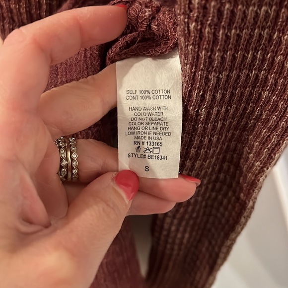 LIKE NEW CRIMSON BURGUNDY WAFFLE RUFFLE TOP - SIZE SMALL - Picture 7 of 8